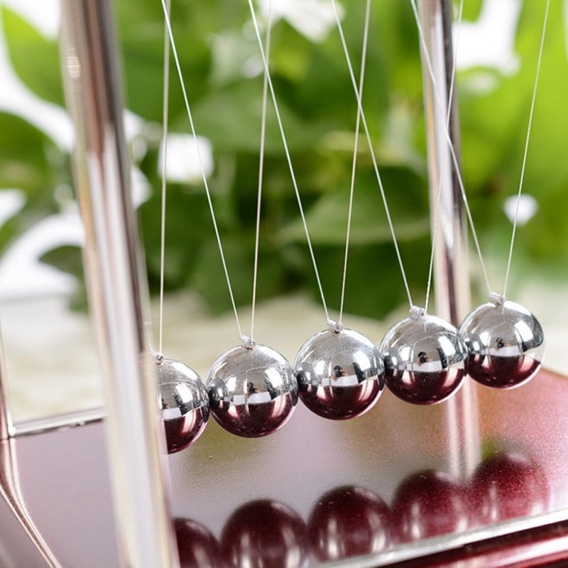 Mini-Pêndulo de Newton (Newton's Cradle) - Conservação da energia e quantidade de movimento