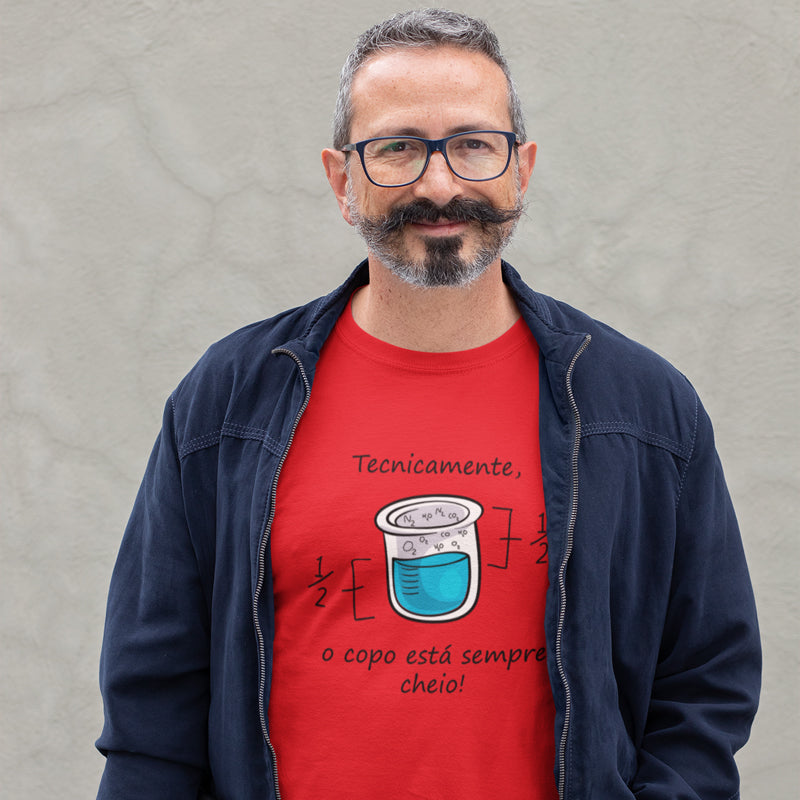 Camiseta - O Copo está Meio Cheio ou Meio Vazio?