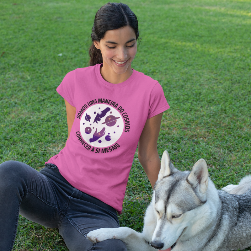 Camiseta Somos Uma Maneira do Cosmos Conhecer a Si Mesmo