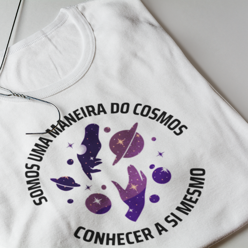 Camiseta Somos Uma Maneira do Cosmos Conhecer a Si Mesmo